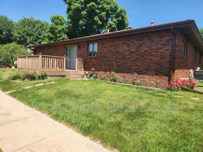 Building Photo - 1710 Eastridge Ave