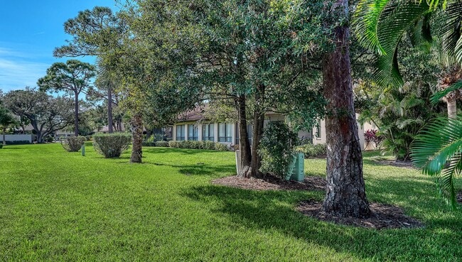 Building Photo - 2/2 Villa in South Sarasota