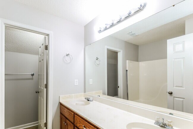 Building Photo - 231 Woodshire Ln