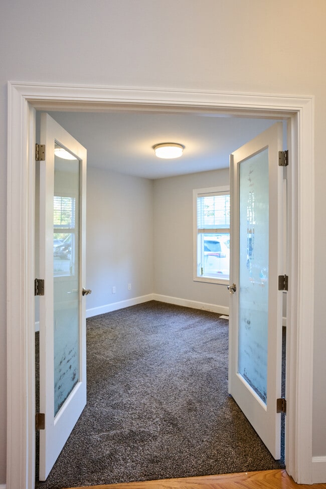 Building Photo - 10028 124th Ave NE