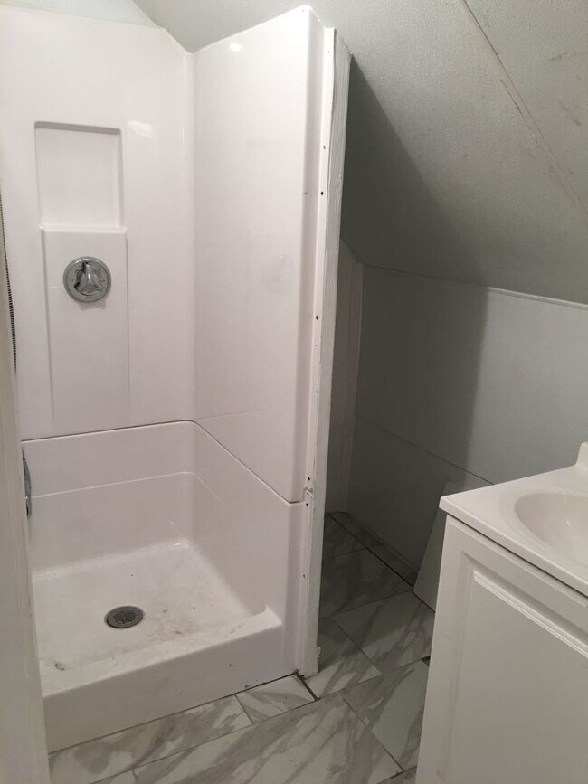 Building Photo - 21 Pleasant St