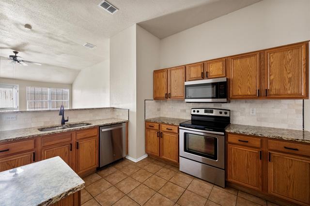 Building Photo - 812 Sierra Cir