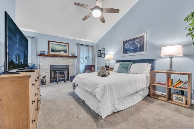 Building Photo - 586 Saint James Walk SE