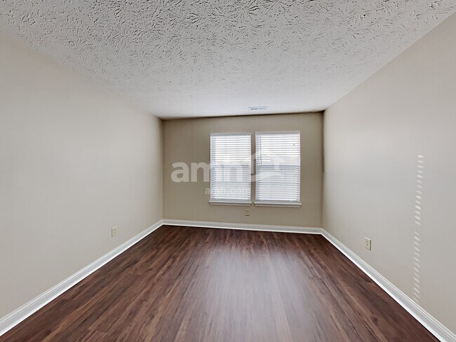 Building Photo - 1125 Turfway Dr