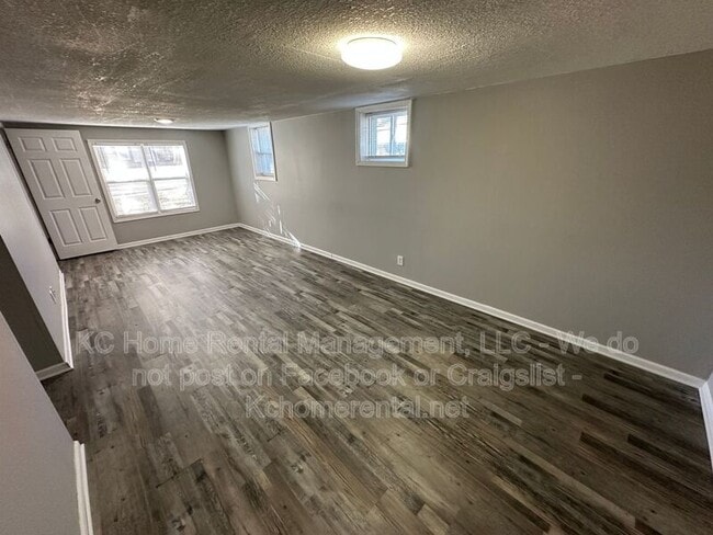 Building Photo - 10906 W 95th St