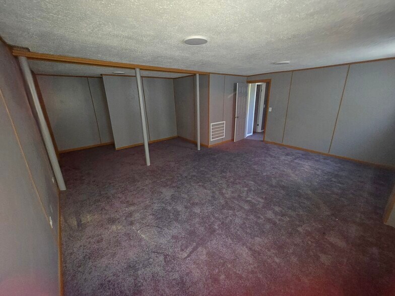 Building Photo - 1424 Carousel Rd