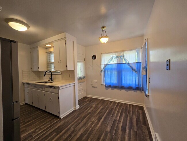 Building Photo - 22419 Fairway Dr