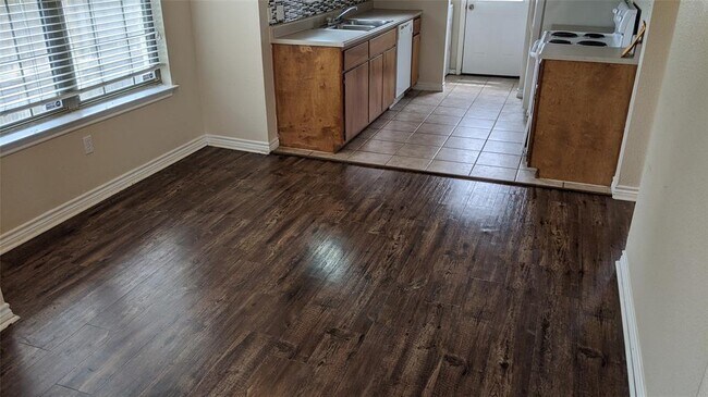 Building Photo - 114 Sendero Dr