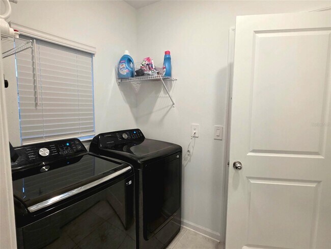 Building Photo - 235 Hayley St