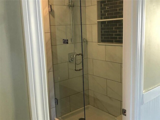 Building Photo - 16 Tecumseh St