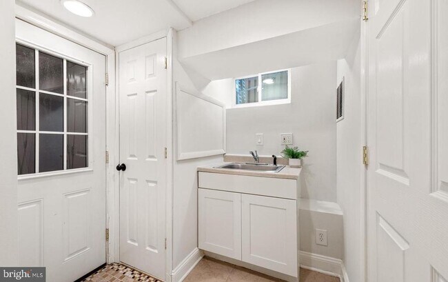Building Photo - 4413 Butterworth Pl NW