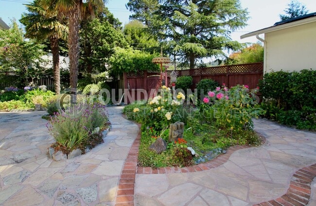 Building Photo - FURNISHED - Enjoy this little piece of par...