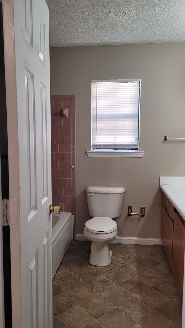 Building Photo - 614 Trevor St