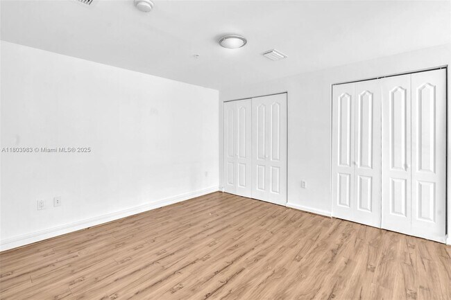 Building Photo - 410 Evernia St