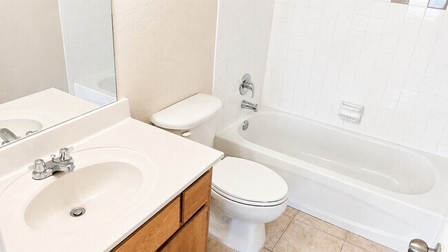 Building Photo - 114 Sendero Dr