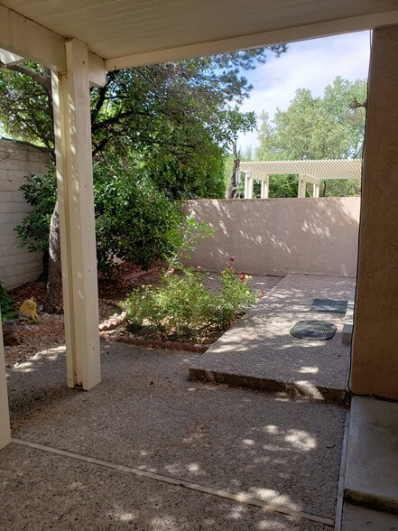 Building Photo - 9628 Merion Cir NE
