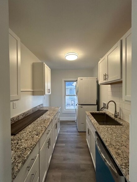 Building Photo - 6 Holmes, 2