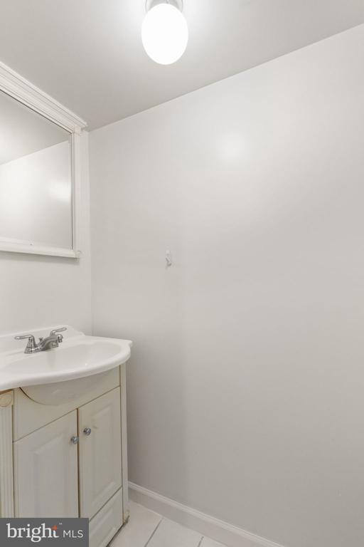Building Photo - 6552 Parnell Ave