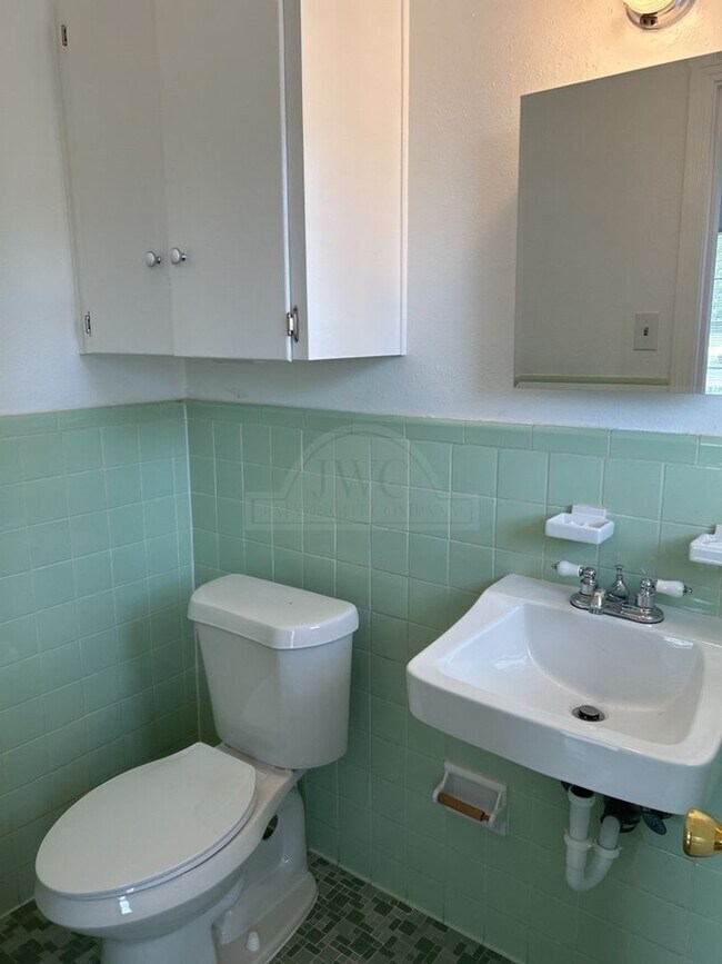 Building Photo - 2309 Sunny Ln