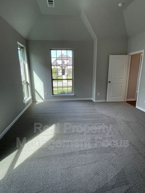 Building Photo - 13969 Falcon Ranch Dr