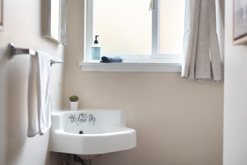 Building Photo - 5248 SE Stark St