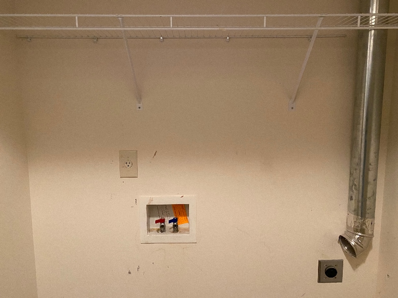 Building Photo - 2709 Crownpoint Dr