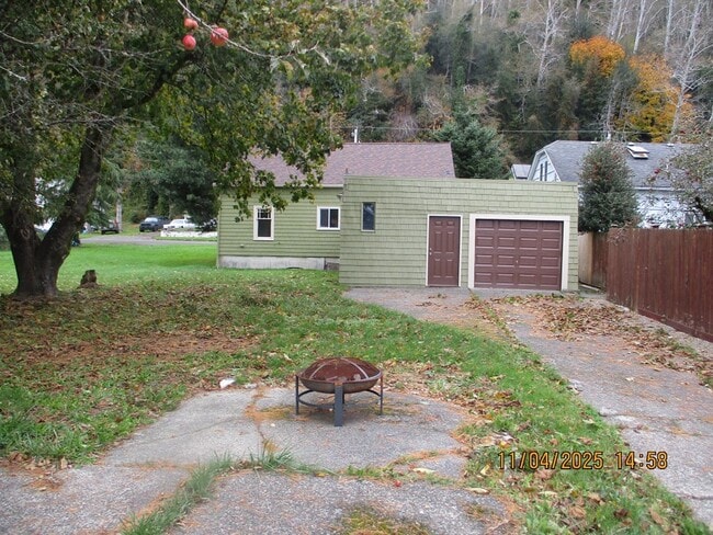 Building Photo - 2640 Queets Ave