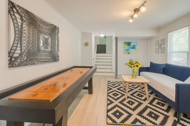 Building Photo - 8800 Nightingale Ln