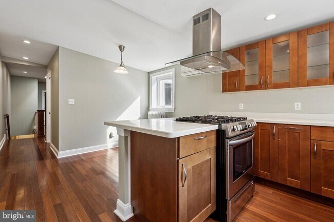 Building Photo - 2320 Lombard St