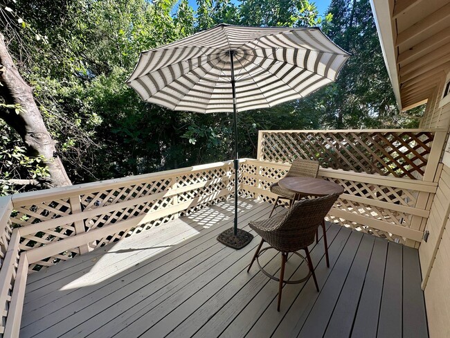 Building Photo - Nice 3 bedroom, 2 bath Home located in his...