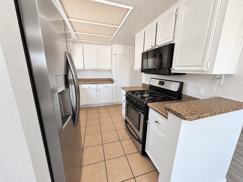 Building Photo - 4454 Coldwater Canyon Ave