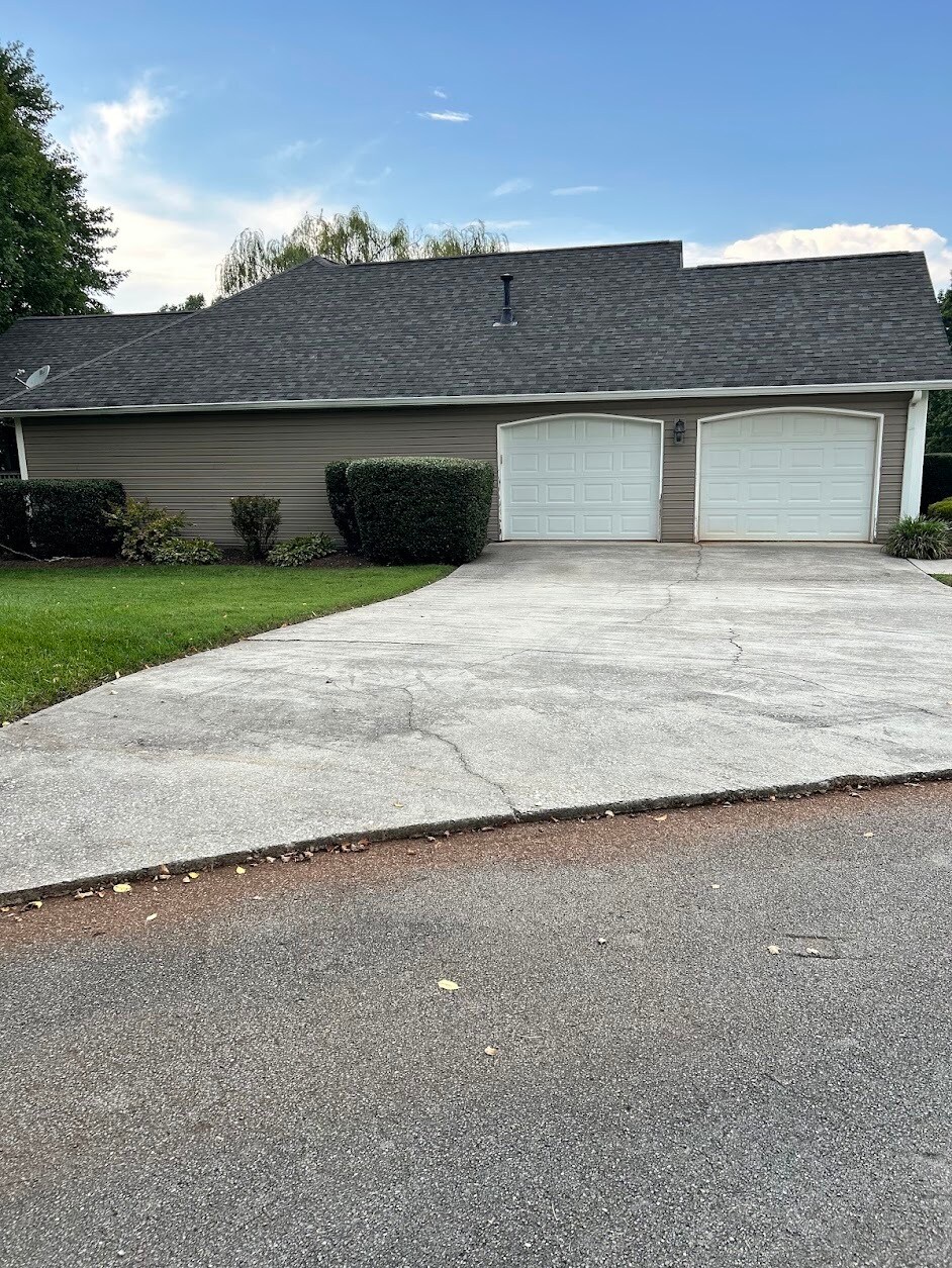 Side of house/driveway - 13051 Sanderling Ln