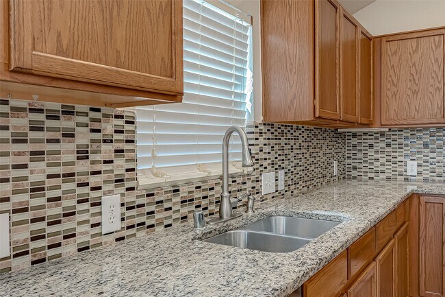 Building Photo - 5910 Spring Sunrise Dr