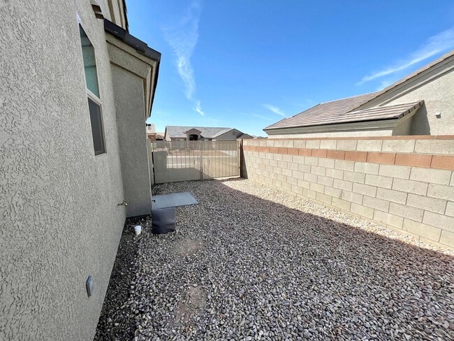 Building Photo - Beautiful 3 Bedroom Home in Southern Vistas w/ Solar!