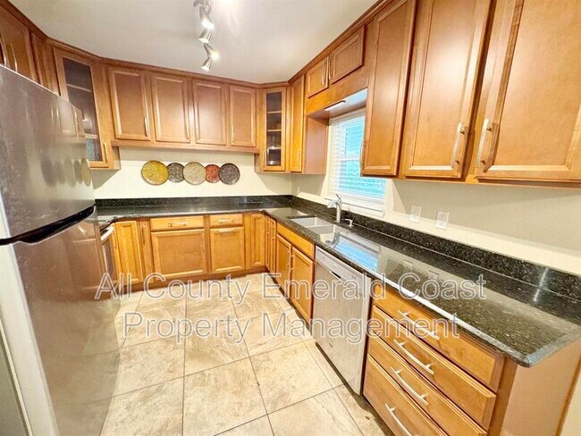 Building Photo - 506 Trenton St