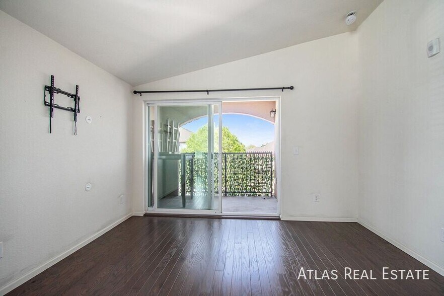 Building Photo - 15165 E 16th Pl