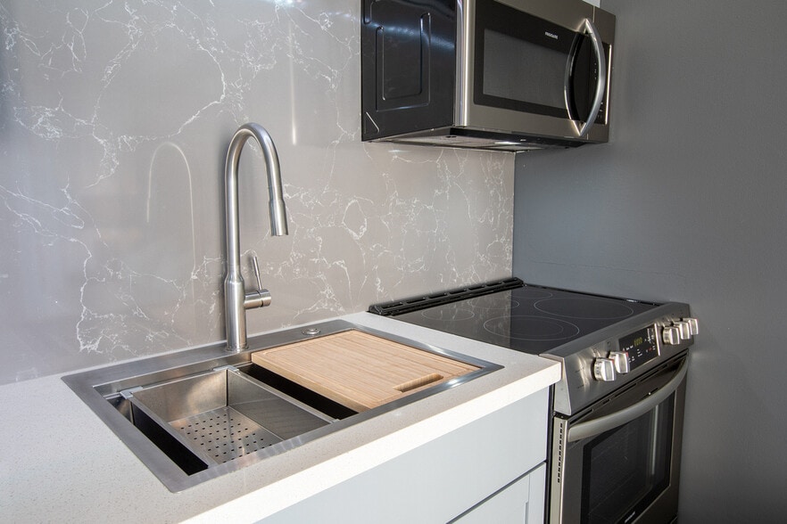 Range & Kitchen Counter - 2440 Kuhio Ave