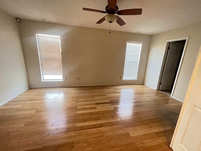 Building Photo - 117 Hollow Cove