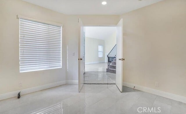 Building Photo - 6011 E Queens Dr