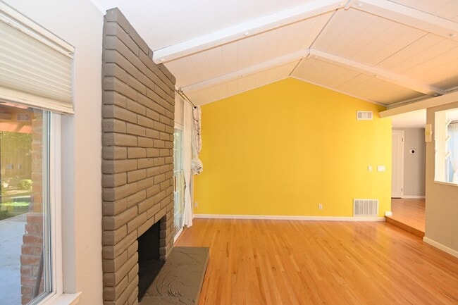 Building Photo - Updated Sunnyvale Beauty, 3/2 with AC