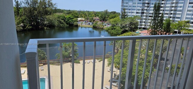 Building Photo - 1300 NE Miami Gardens Dr