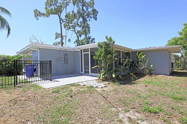 Building Photo - AVAILABLE NOW