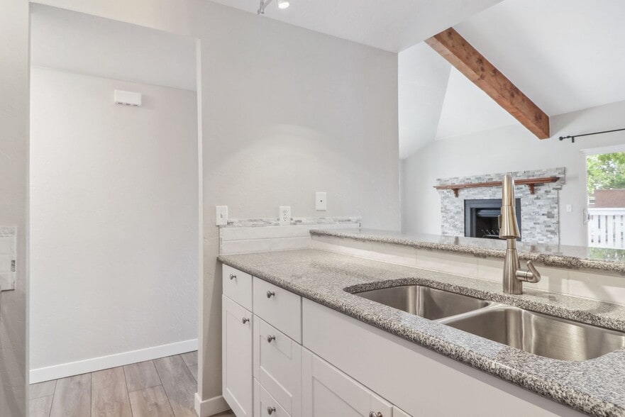 Building Photo - 1180 S Monaco St Pkwy