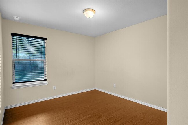 Building Photo - 1180 County Rd 3406