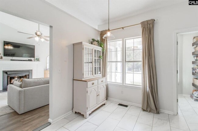 Building Photo - Charming Chapin Ranch in a Cul-de-Sac!