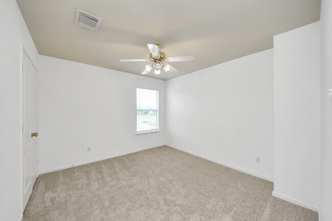 Building Photo - 13114 Oak Ledge Dr