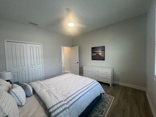 Building Photo - Stunning furnished Pool Home for Rent in N...