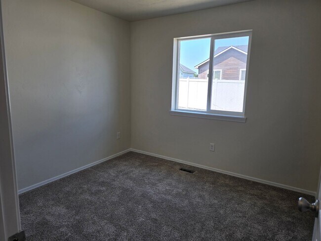 Building Photo - For Rent: 3 Bedroom, 2 Bath Home – $1,900/month