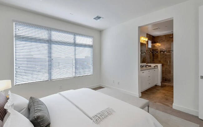 Building Photo - 6850 E McDowell Rd