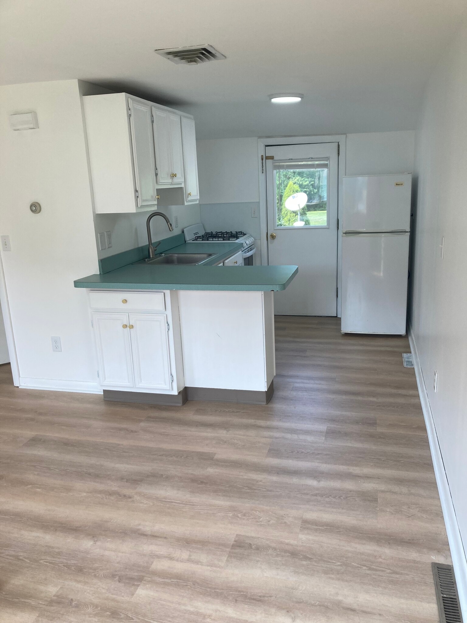 Building Photo - 8 Regency Dr
